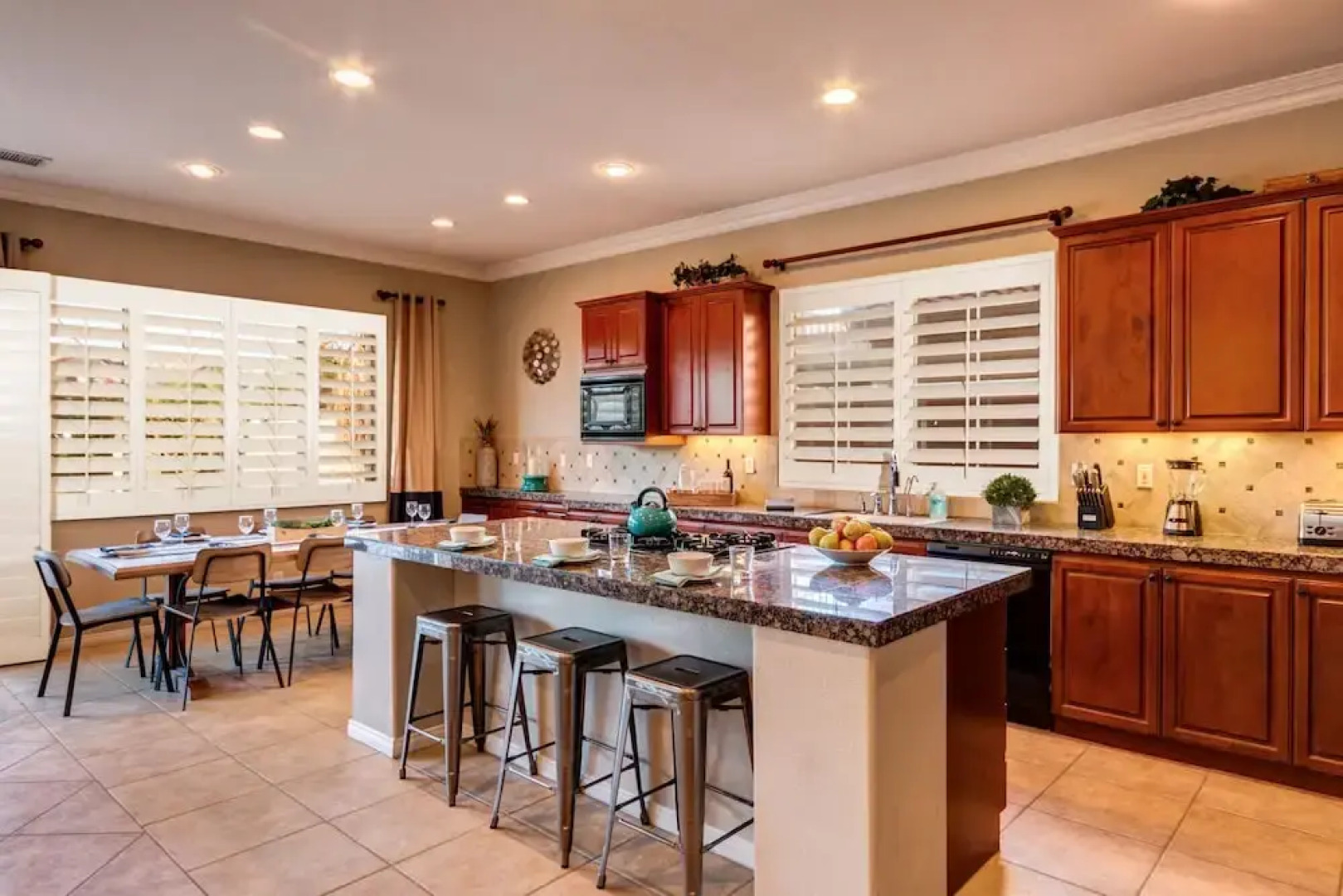 Palm Grove by AvantStay | 15mins From Coachella - Desert Villa - Sleeps 14
