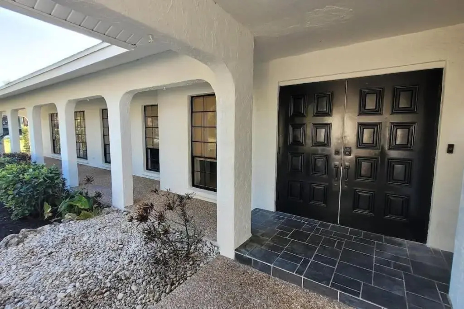 Remodeled 4BR Pool Home / Golf View/Near Beaches