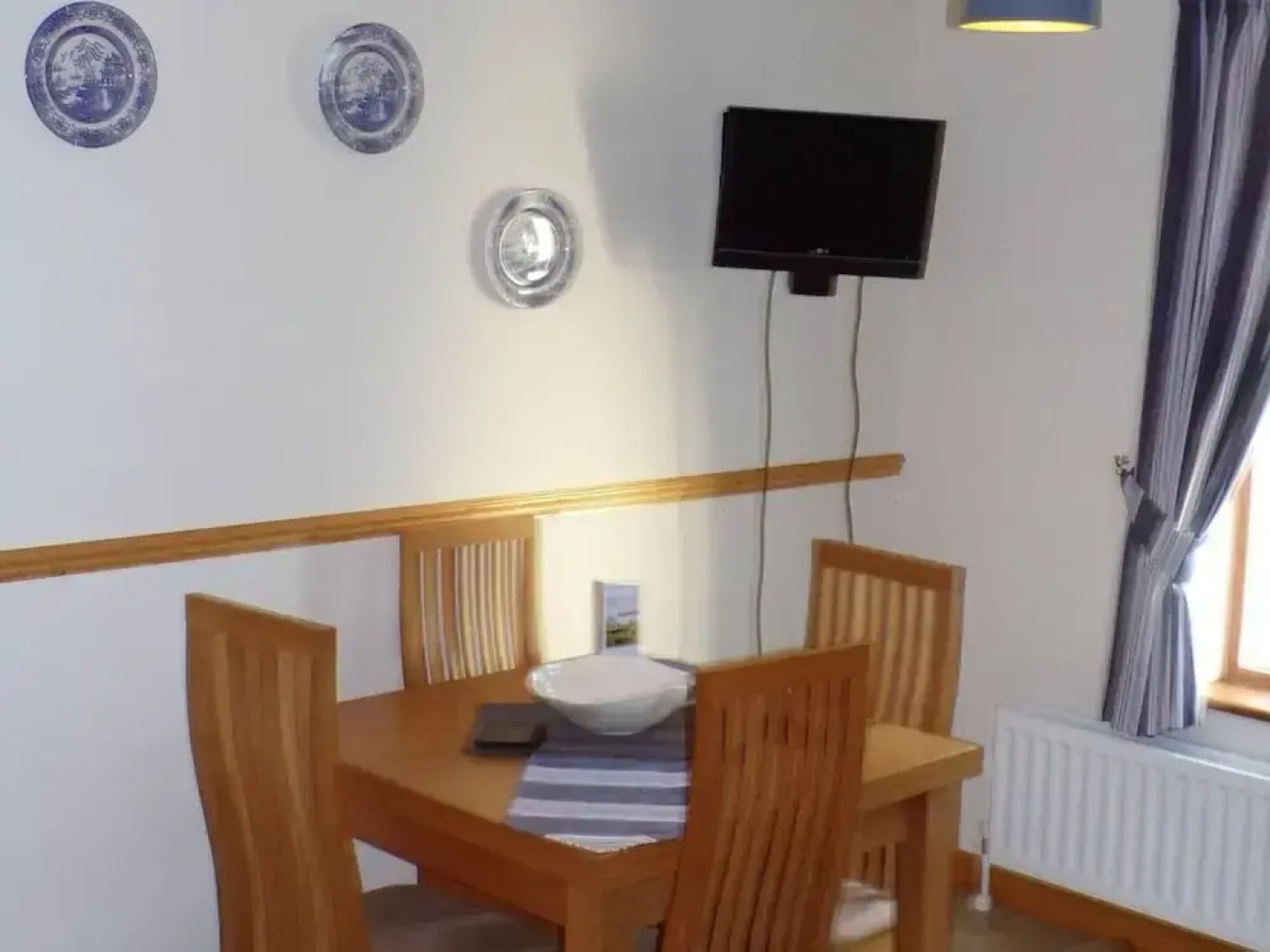 Twin Room Ensuite Near Hillsborough Palaces