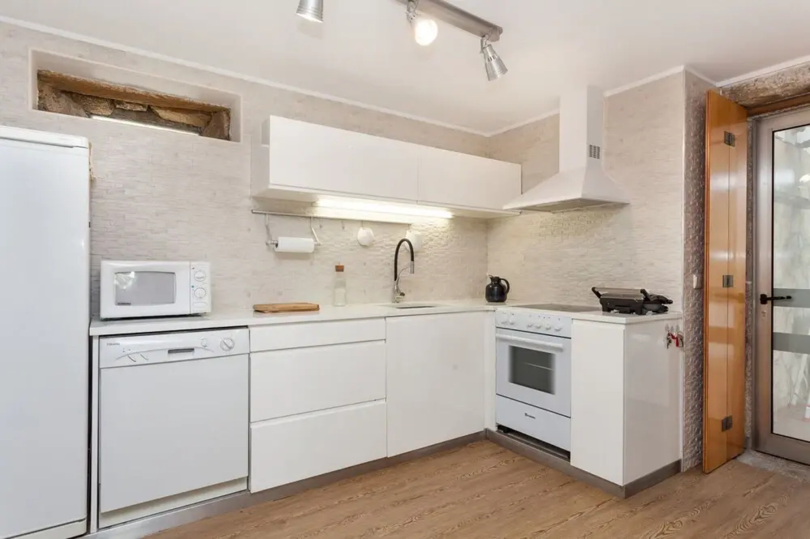 Casa com Piscina e Bungalow em Esposende by Izibookings