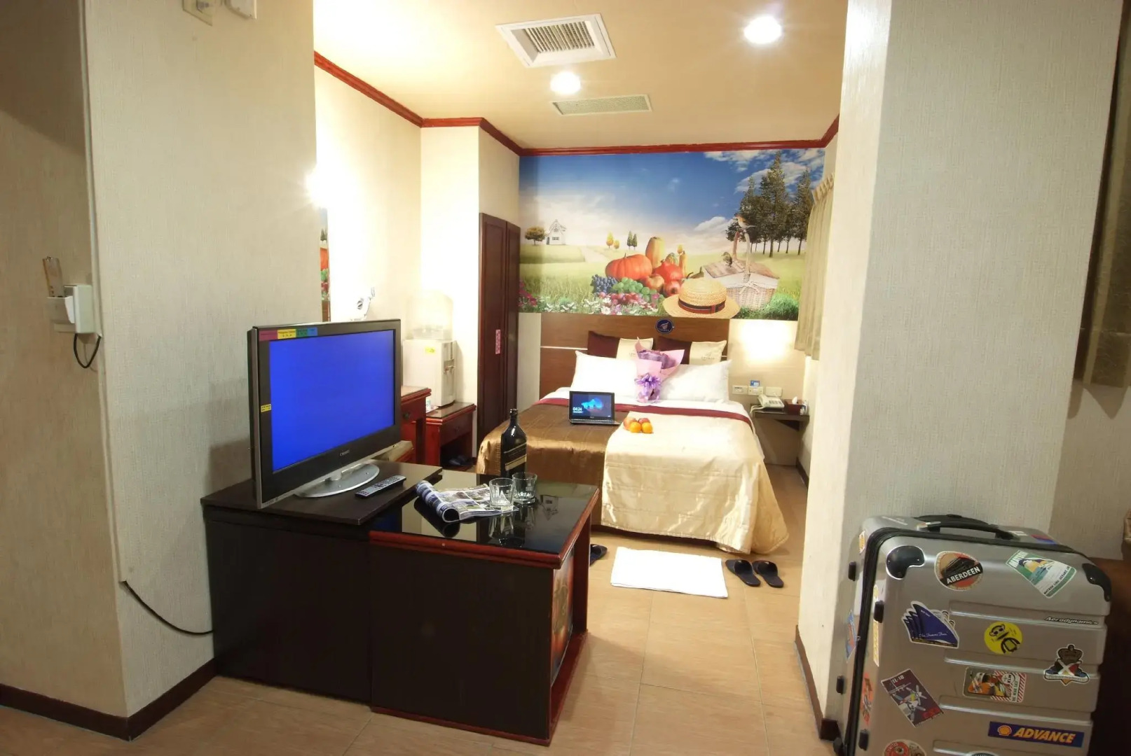 Golden Swallow Hotel