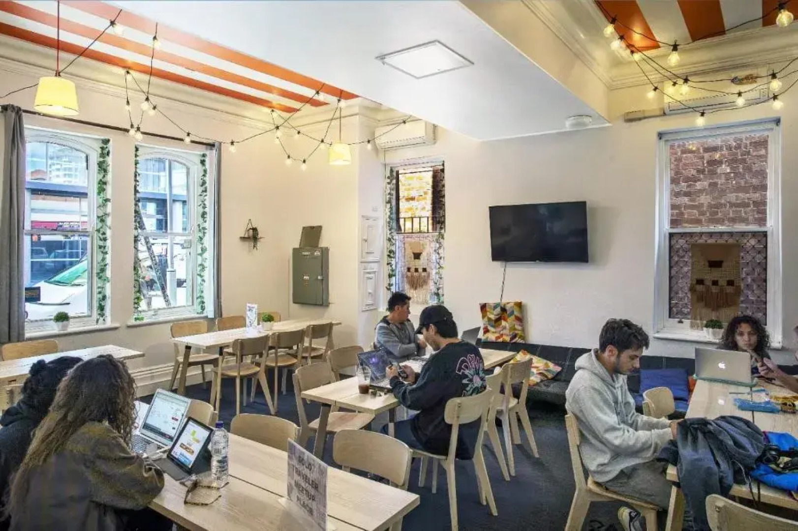 Shakespeare Backpackers Int'l Hostel