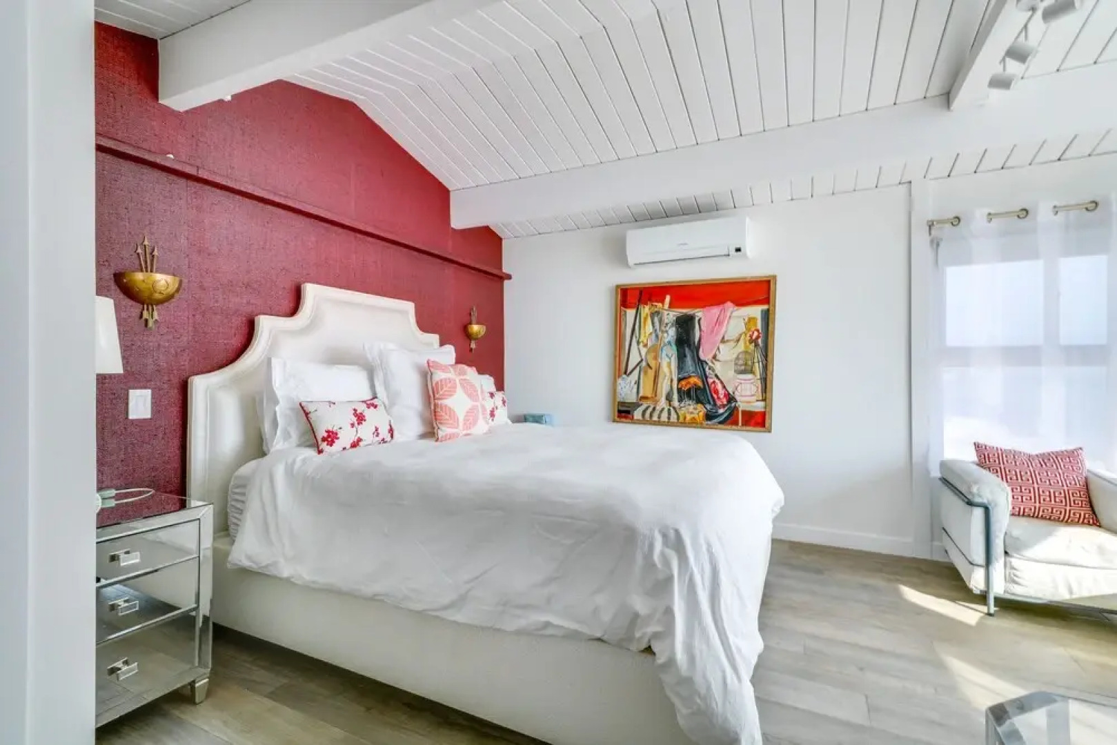 Beachfront Malibu Apartment w/ Ocean-view Balcony