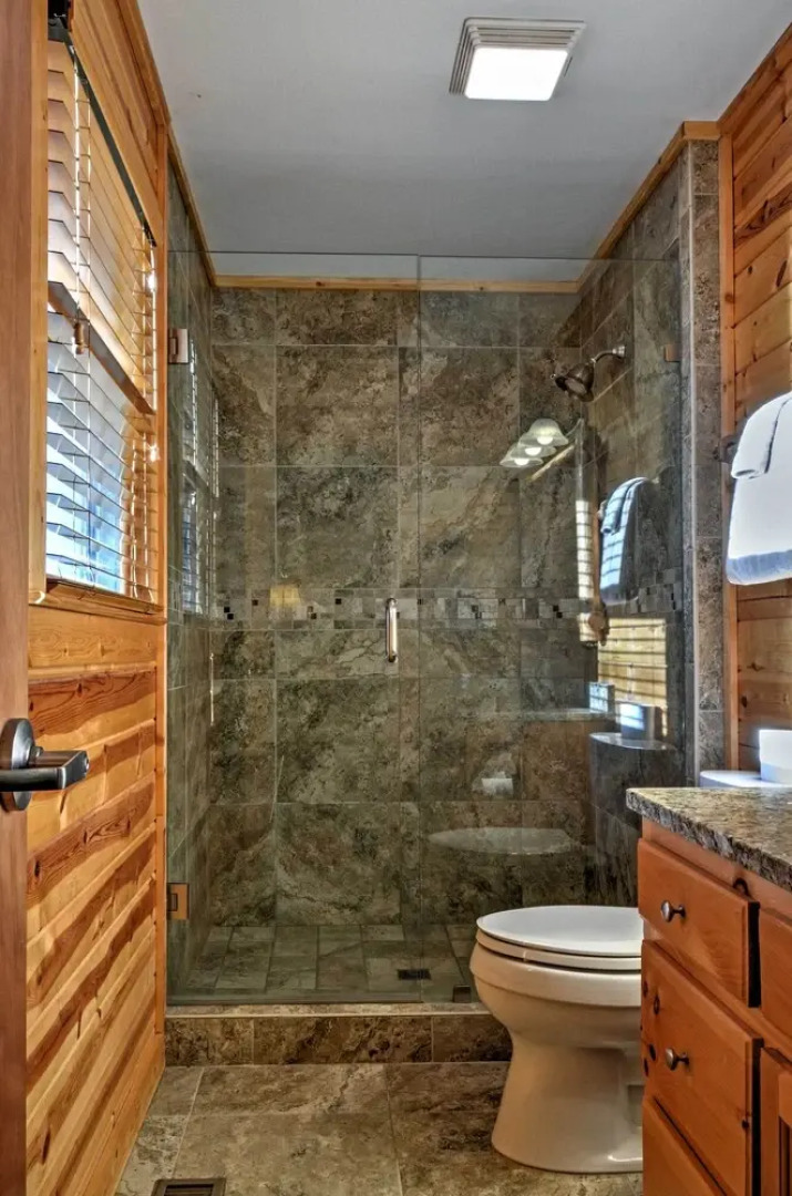 Rustic Cabin w/ Hot Tub: 2 Mi to Unicoi State Park