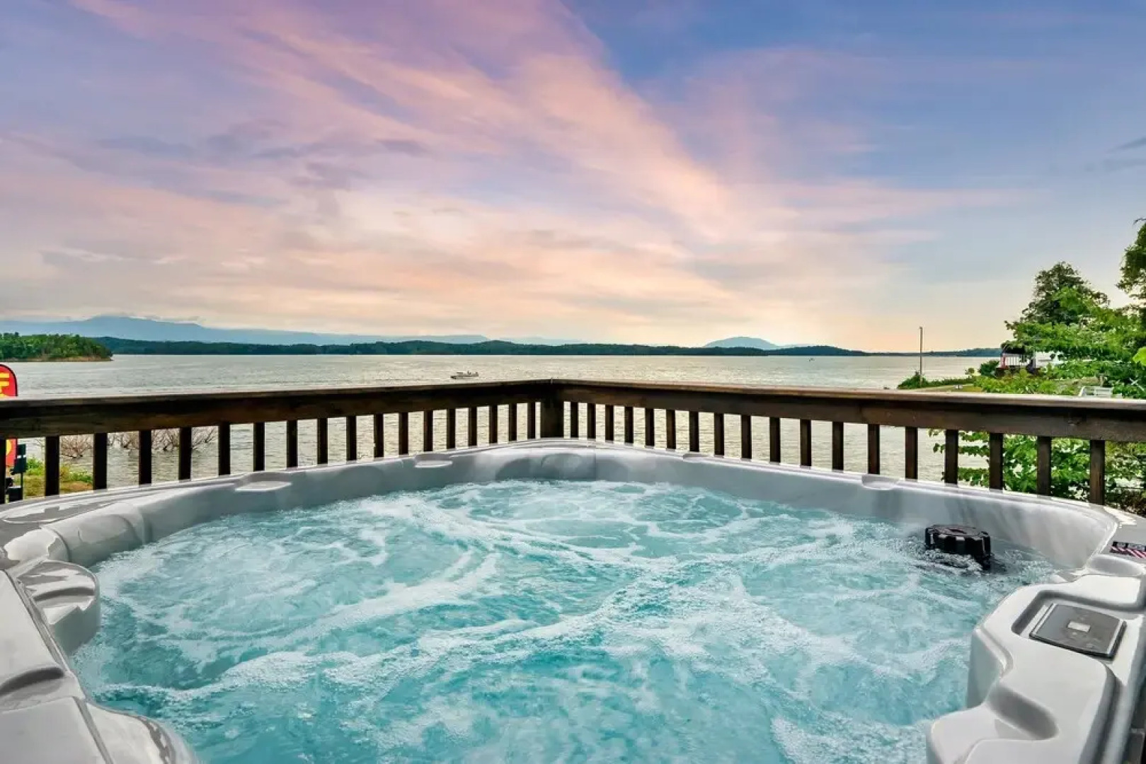 Lakeside Cottage 3 Bedroom Cottage by Redawning