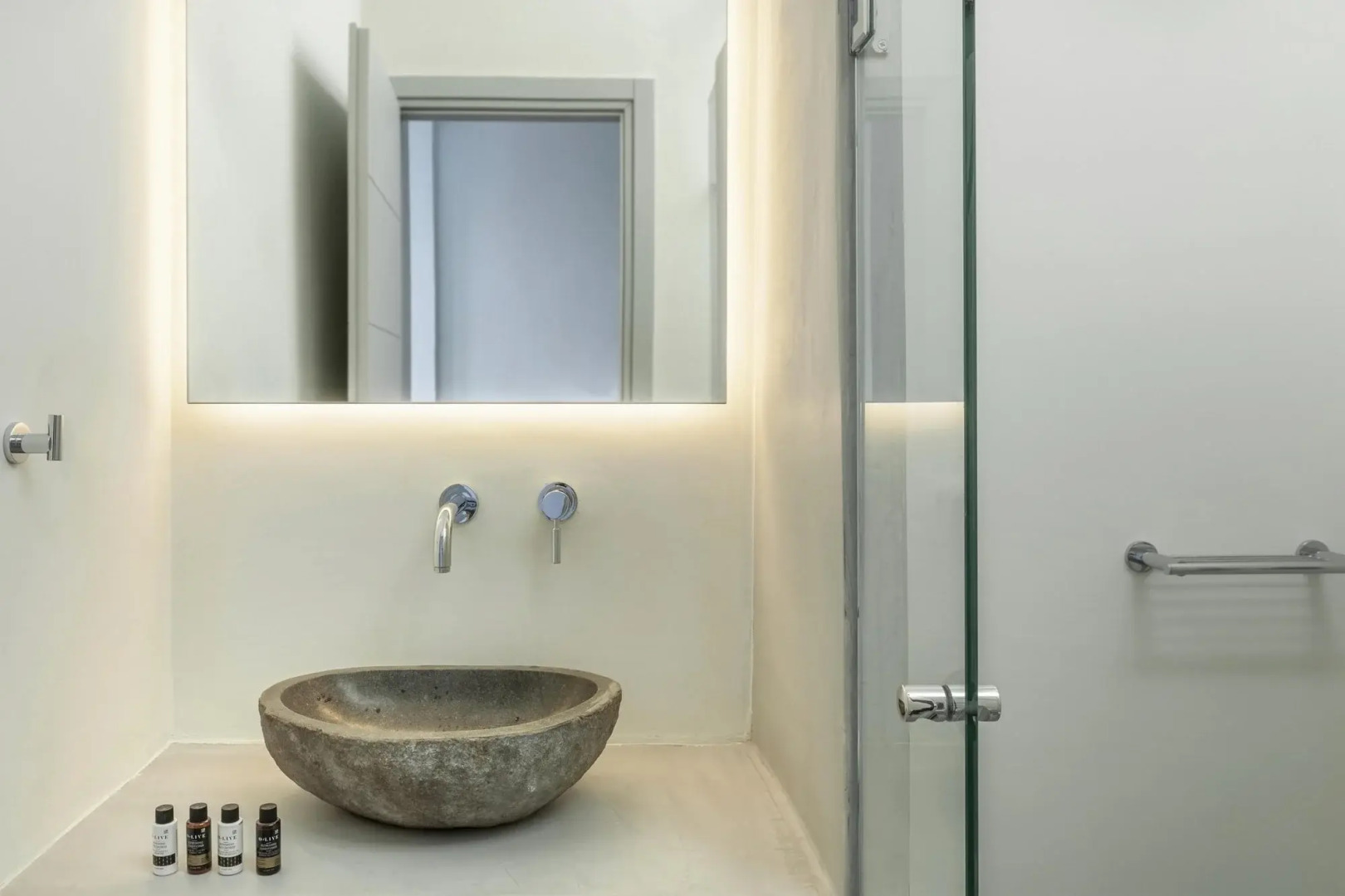 Artemis 7BD Minimal Villa Private Pool Jacuzzi