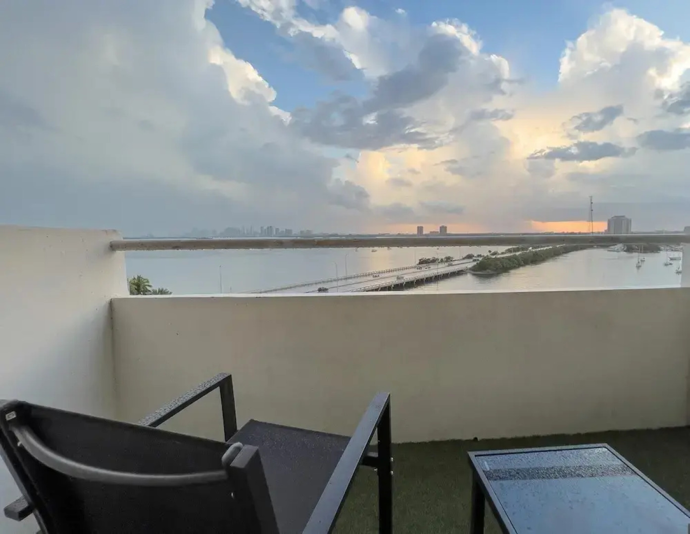 Bella Vista - Water Views Pool and Parking