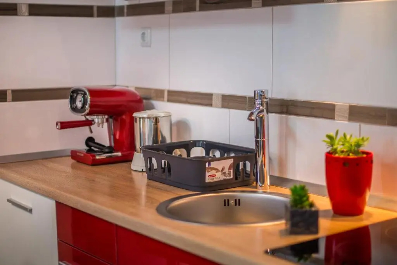 Charming house on the beach and Deluxe Apartment