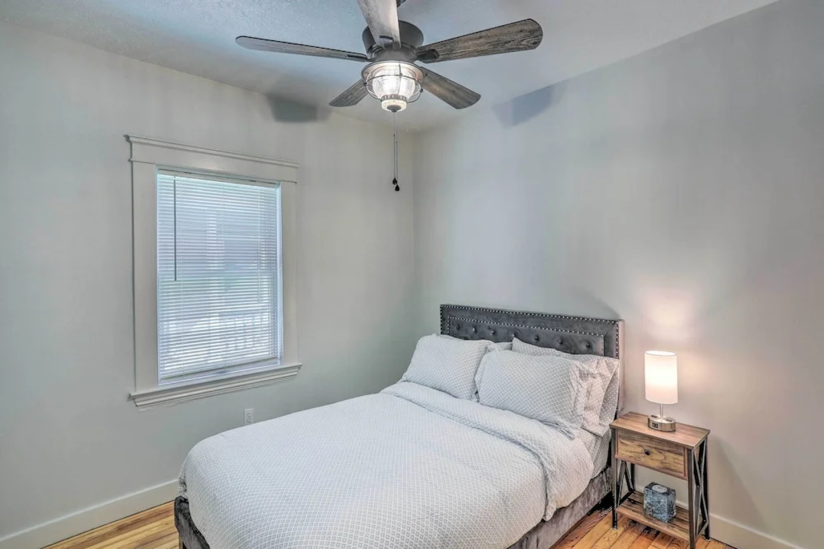 3 Mi to Dtwn: Walkable Apt in Cleveland!