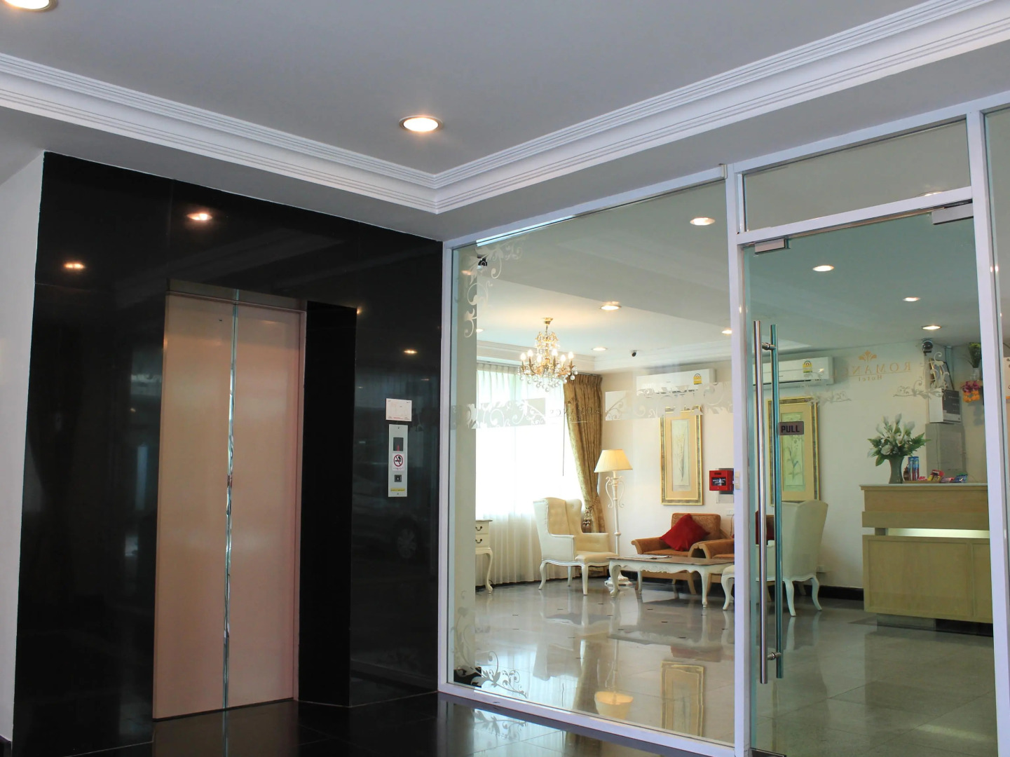 Romance Hotel Srinakarin