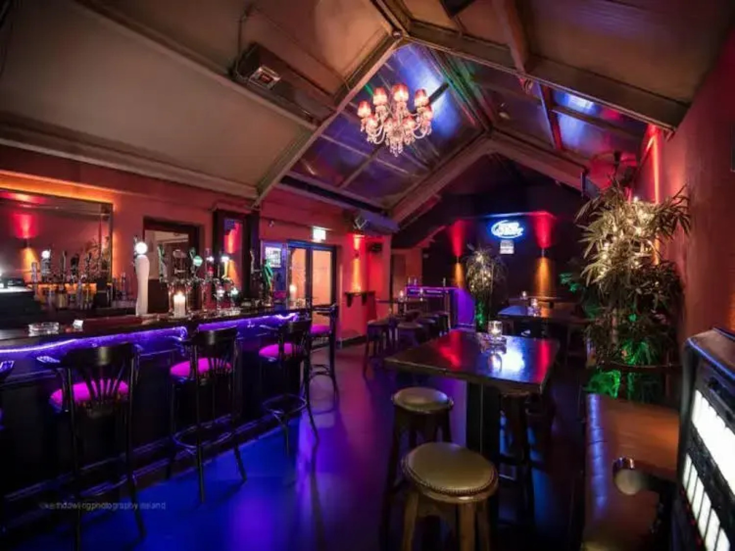 Ewings Bar & Self-Catering Accommodation