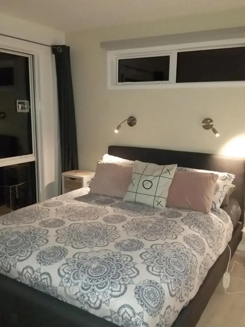 Four Huia (Adults Only)