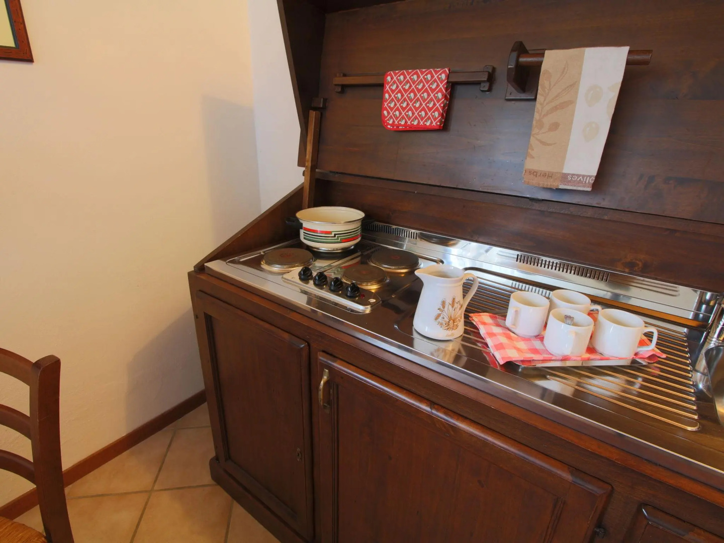 Rural agritourismo with panoramic swimming pool.