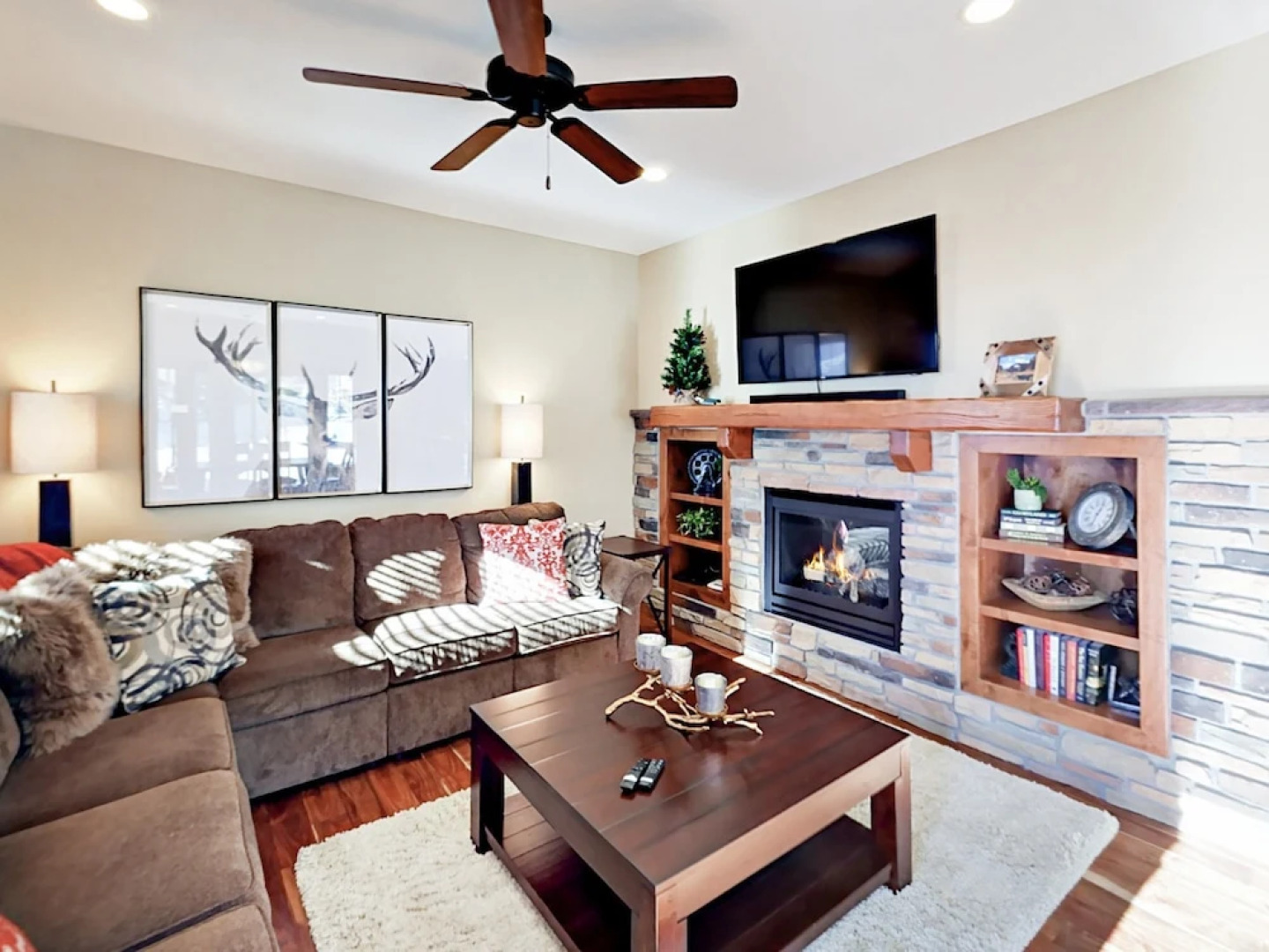 Well-Appointed Gem - 3 Br Townhouse