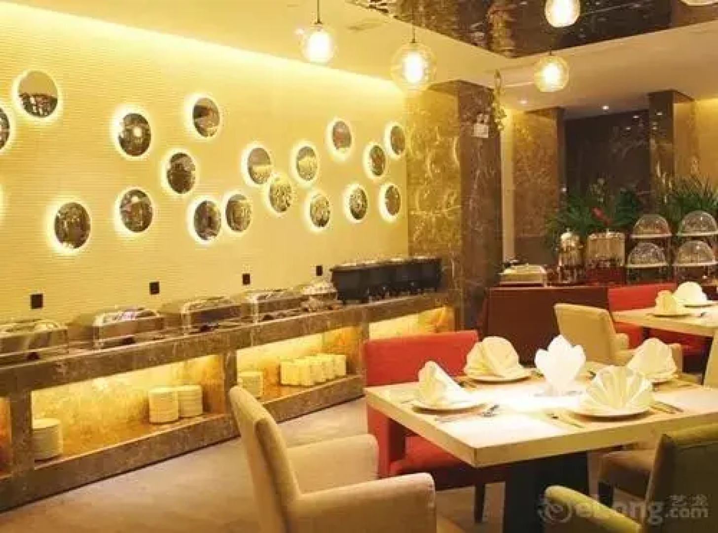 Maritime Hotel (Zhengzhou Century Amusement Park Zhongyuan Tower)
