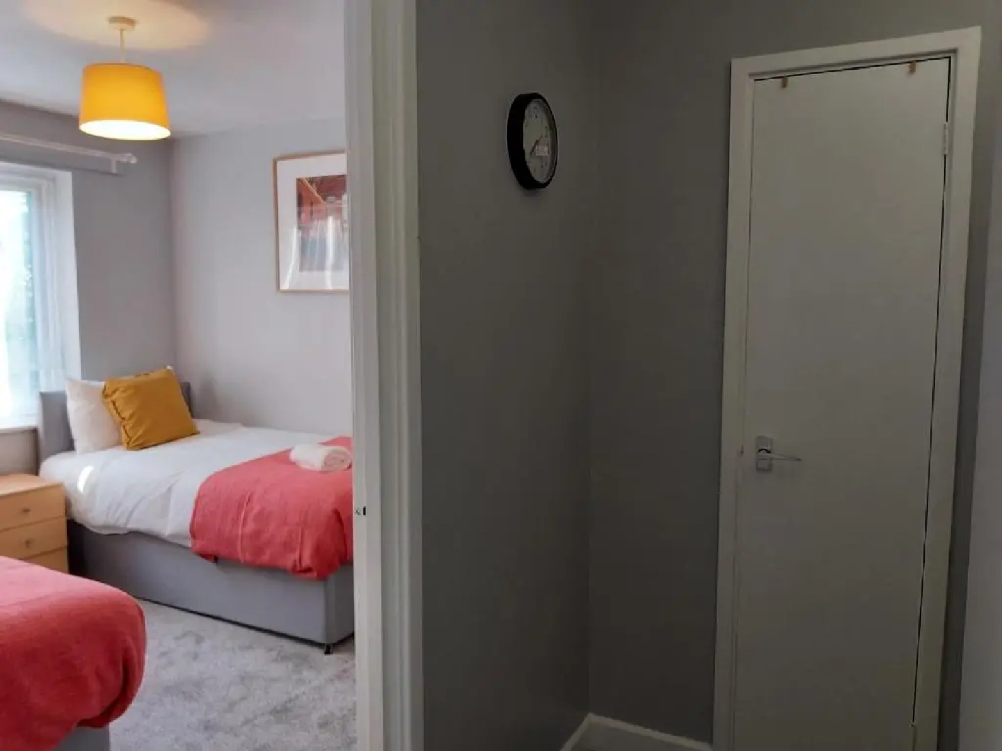 The Maltings - Huku Kwetu Dunstable - Spacious Business Travellers- 2 Bedroom 2nd floor Serviced Apartment -Private Parking- Free Wifi