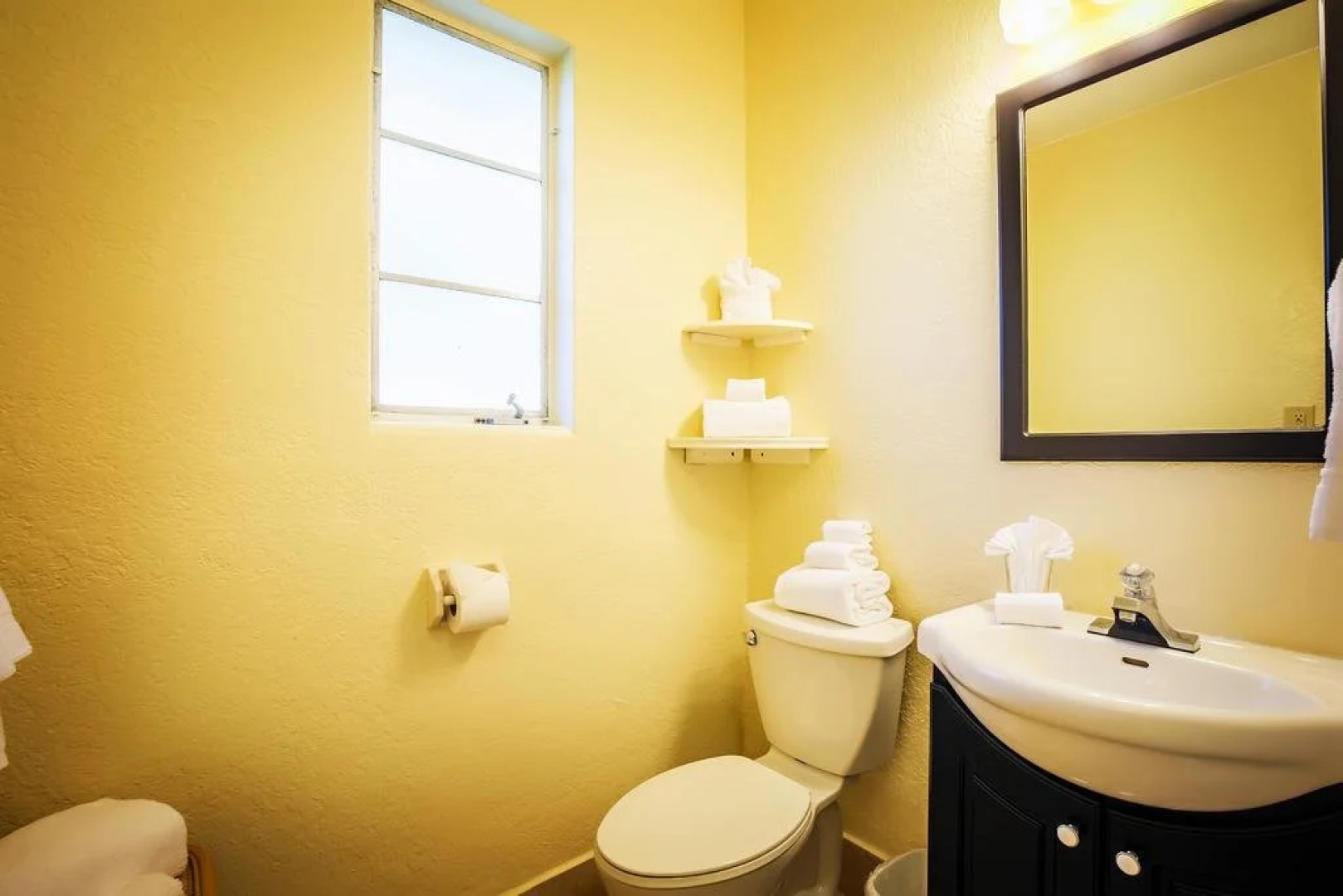 Mar Bay Motel &Suites