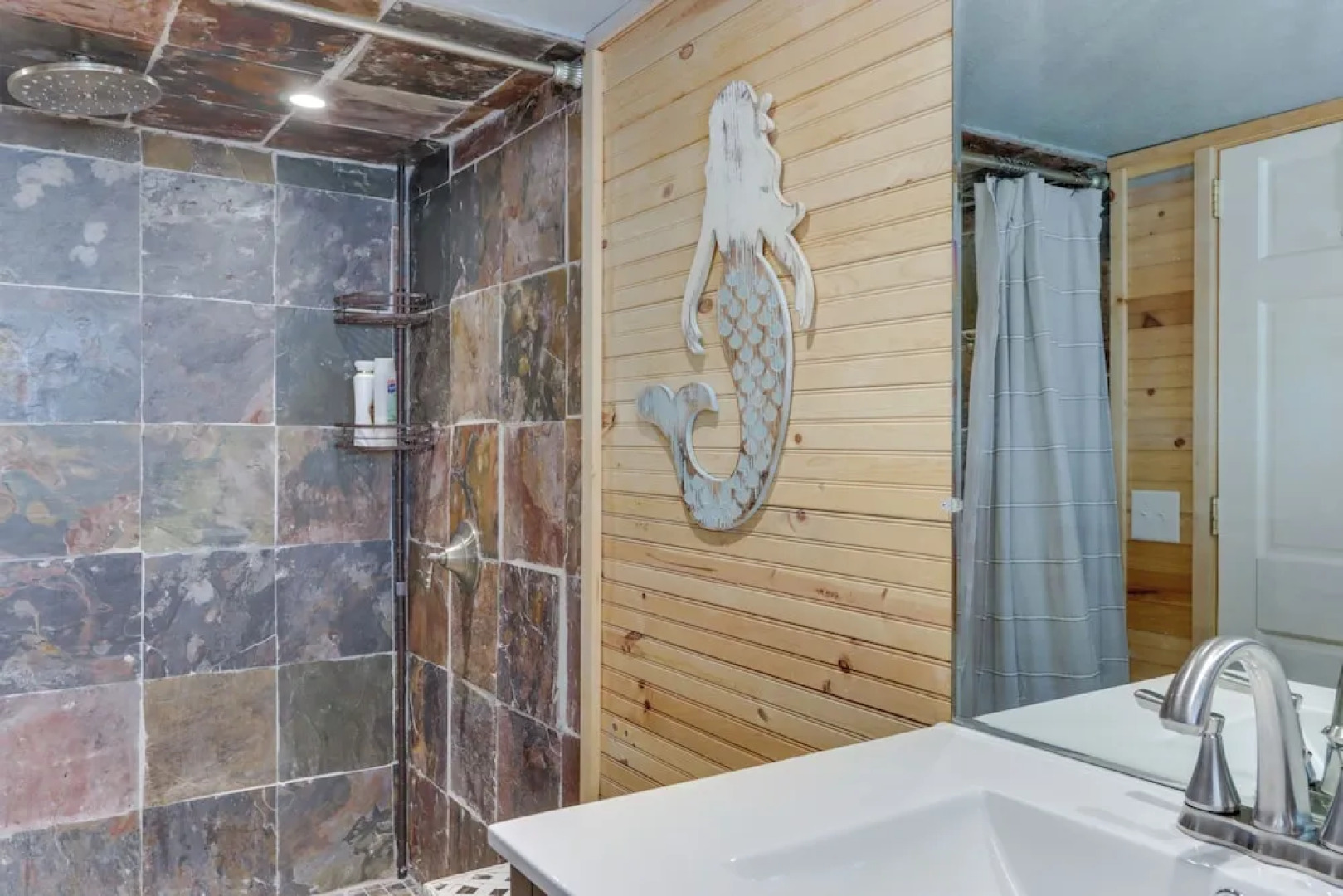 'cliff View Haven' Rocky Mount Gem w/ Deck!