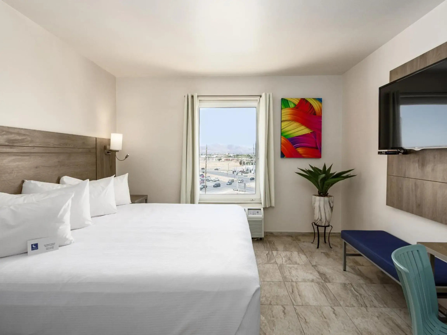 Hotel Mesaluna Near American Consulate