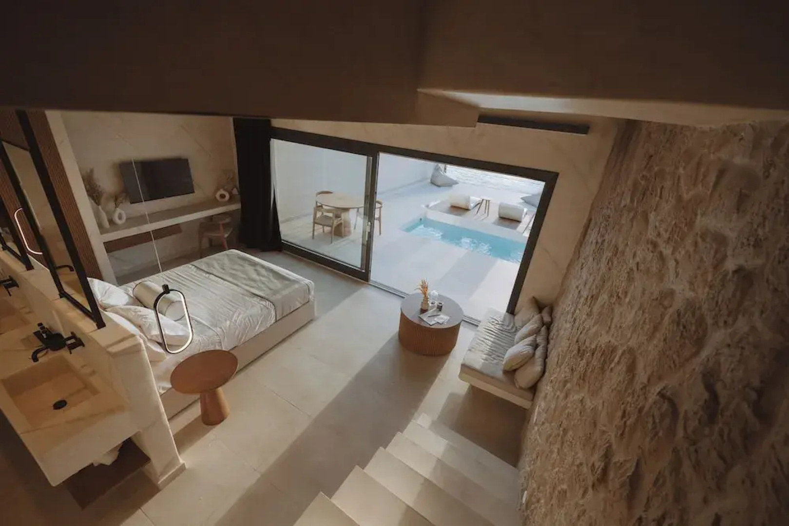 Pnoe Luxury Suites
