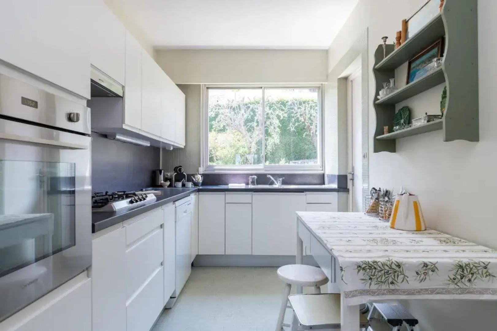 Sea View Park Swimming Pool & Tennis 2 Bdrs