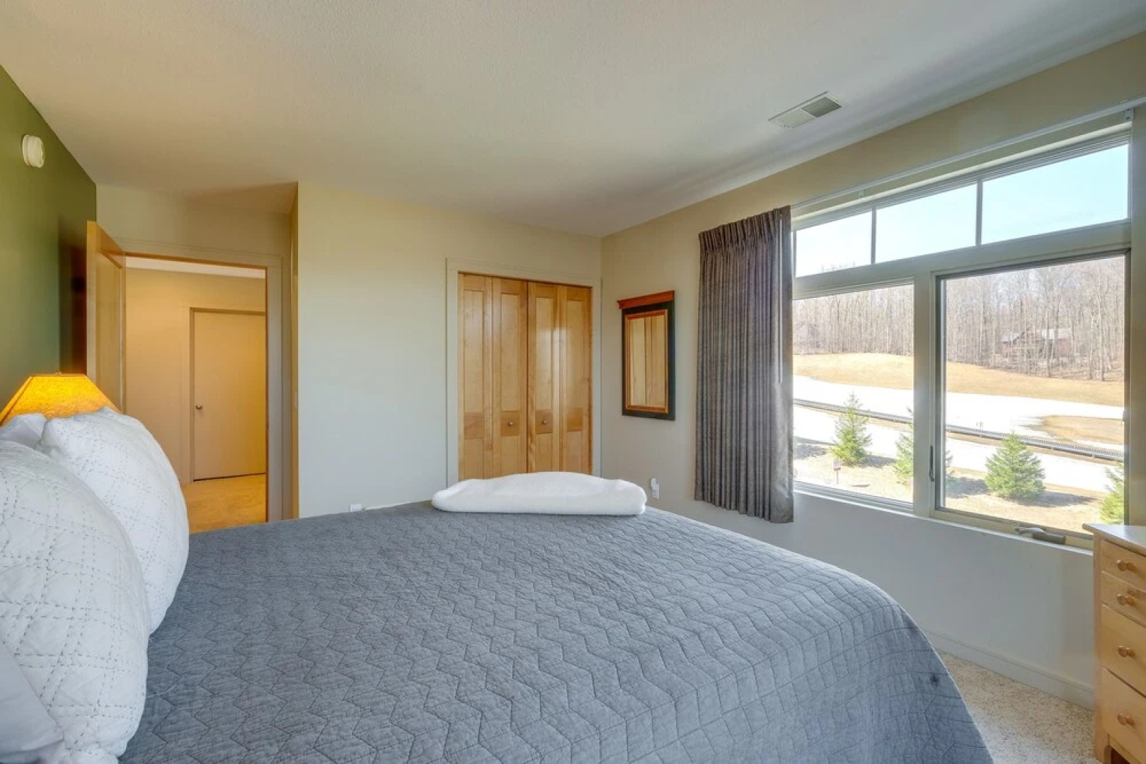 Ski-in/ski-out! Cozy Bellaire Resort Retreat!