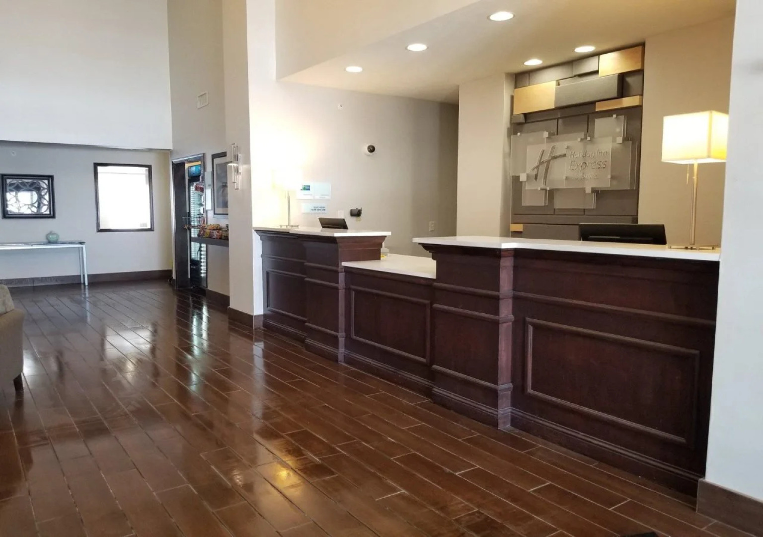 Holiday Inn Express & Suites Omaha West by IHG