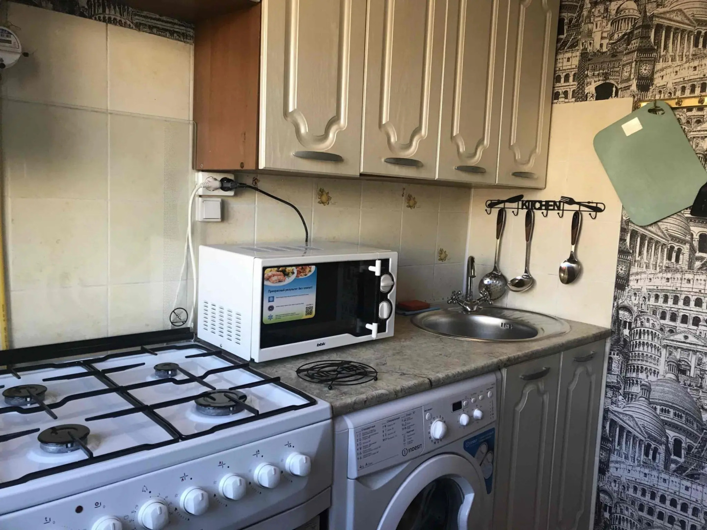 Апартаменты на улице Матвеева 36