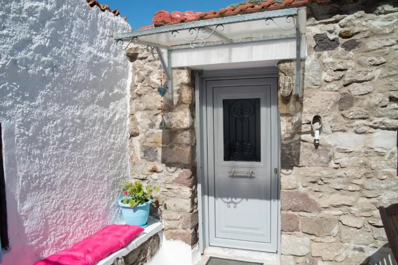 Caviro - traditional stone house in Chora