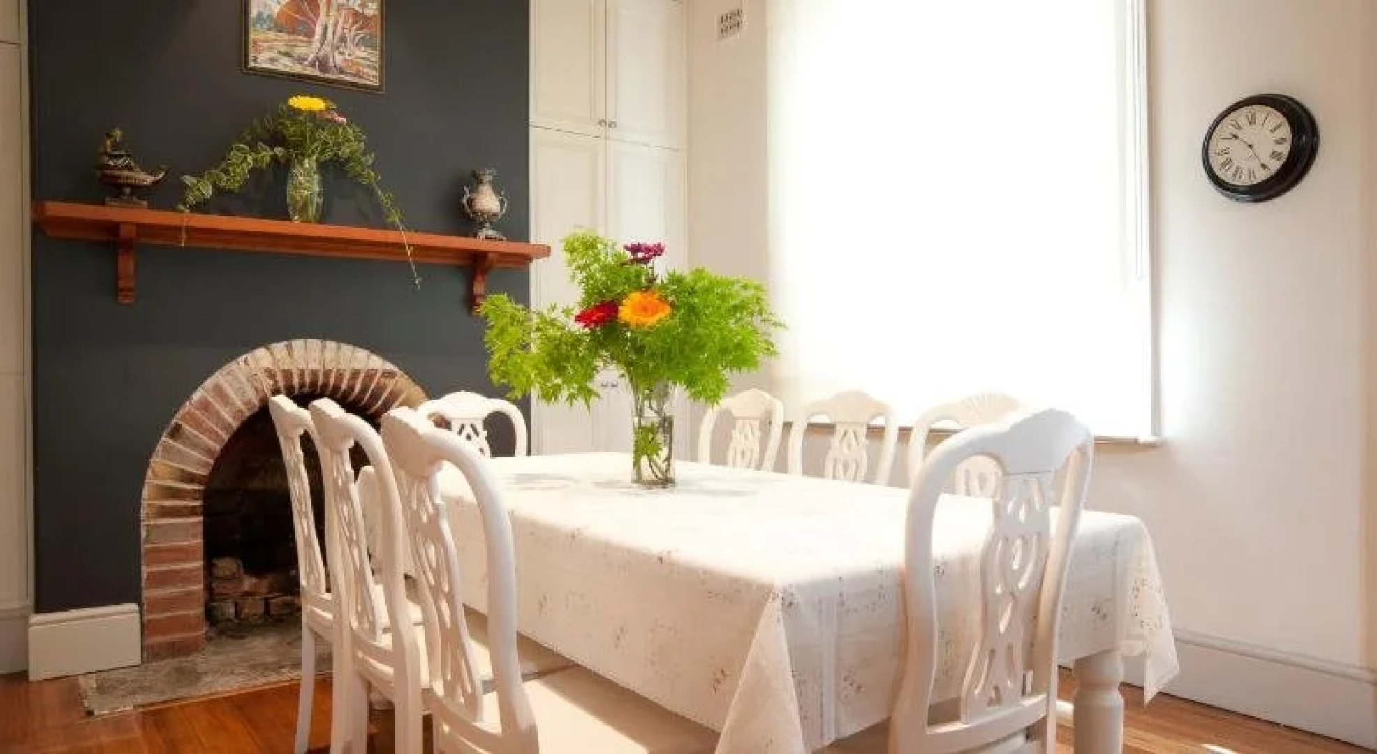 Lowena Cafe and Accommodation