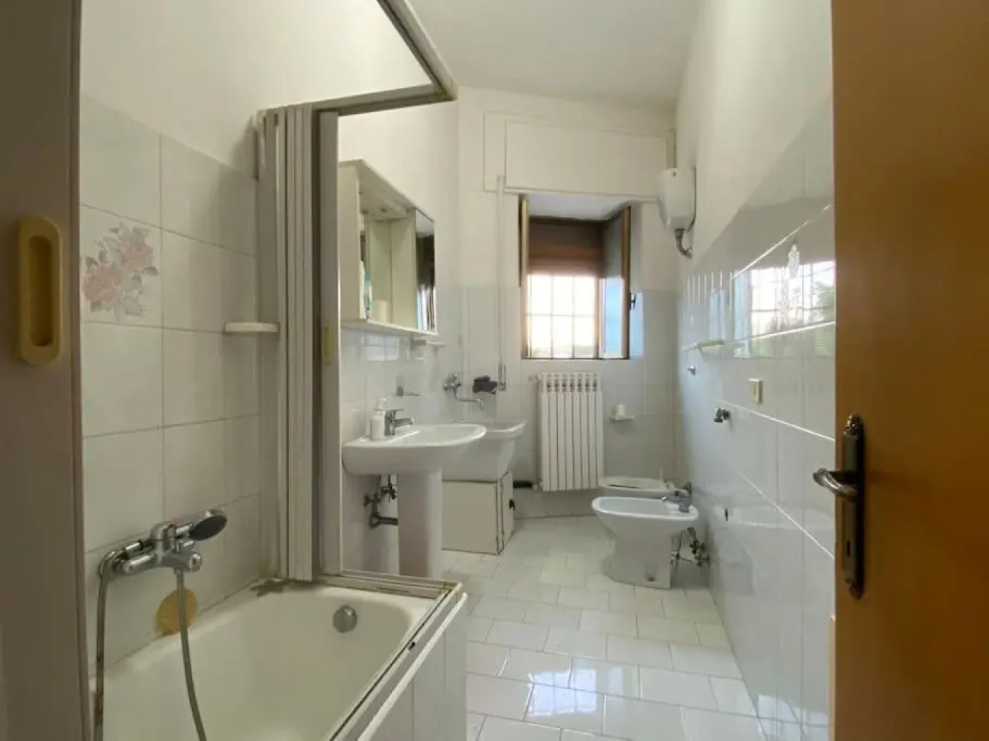 Appartamento con due stanze, bagno e cucina