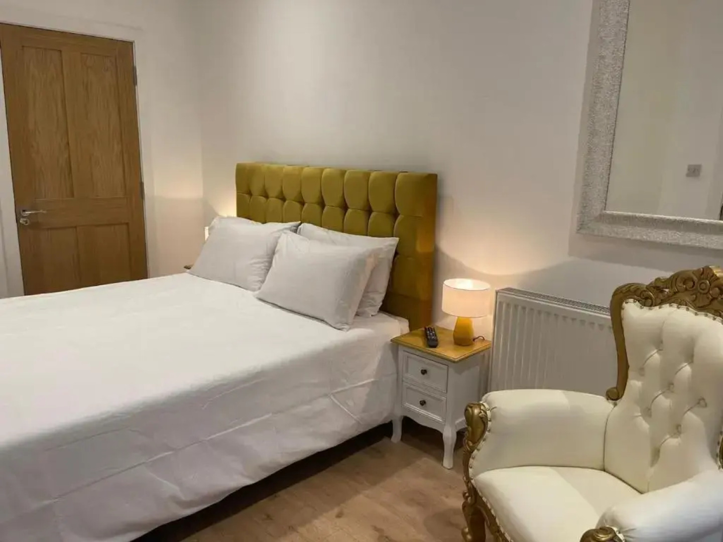 Bagshot PennyHill Park Camberley Ascot Luxury 1 Bed 1 Bath Sleeps 4