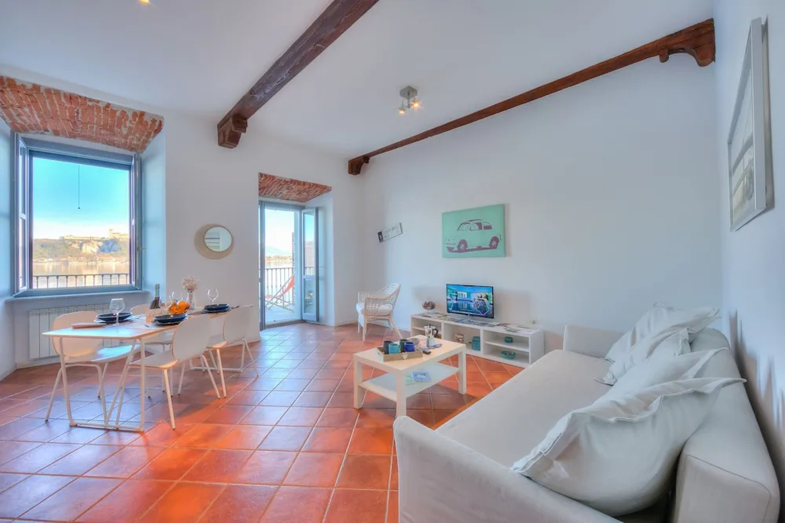 Volo Di Gabbiani Pied Dans L' Eau