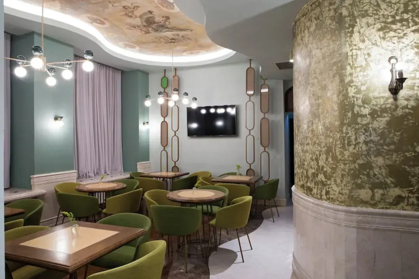 Zeus Essence Bucharest Venezia