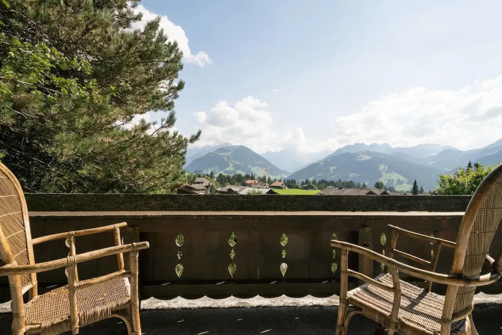 Big Luxurious Chalet in Schönried