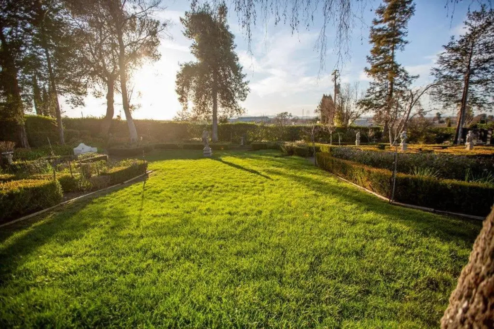 Chateau Robles -Vineyard English Garden