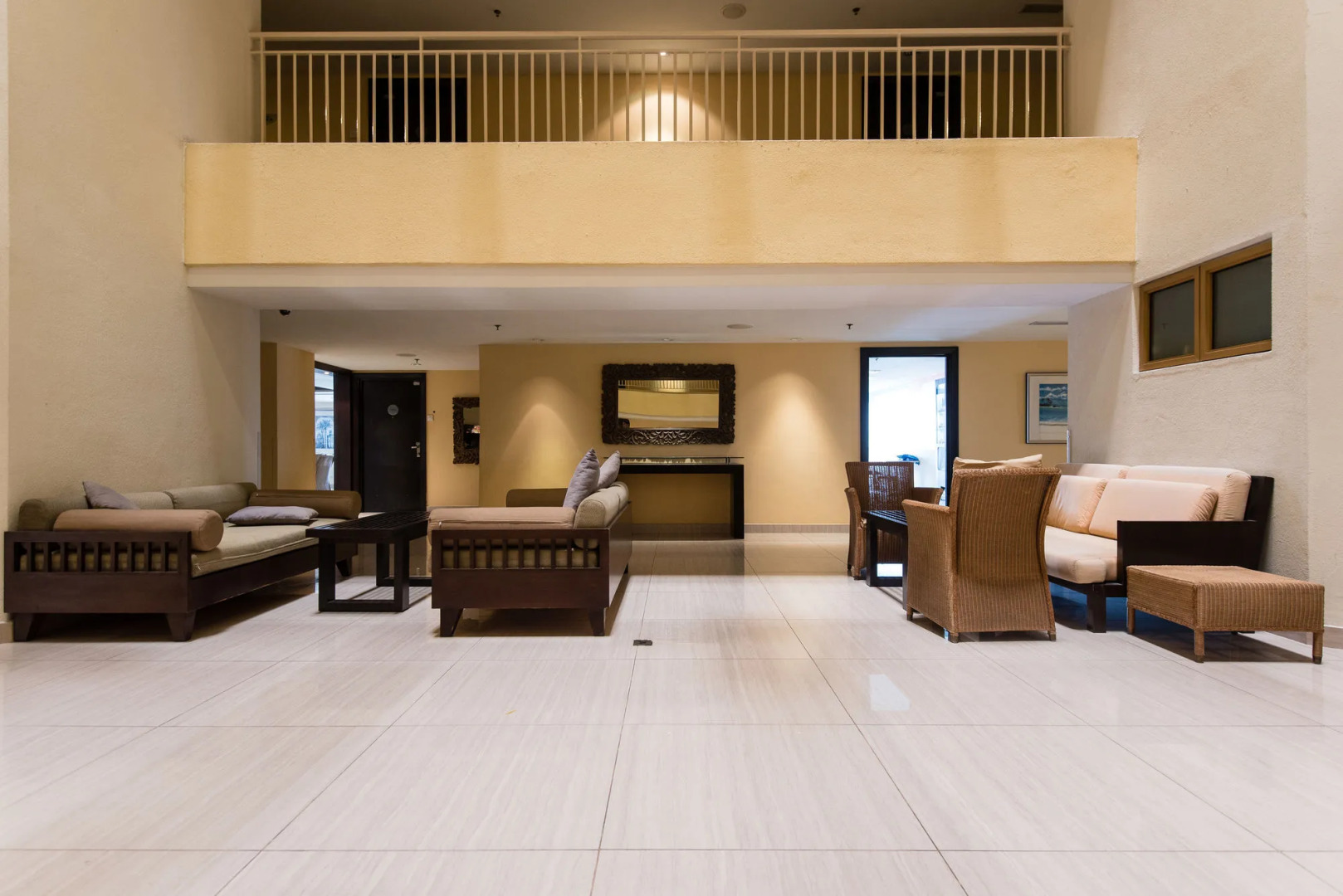 W Studio Resort Suites at Pyramid Tower