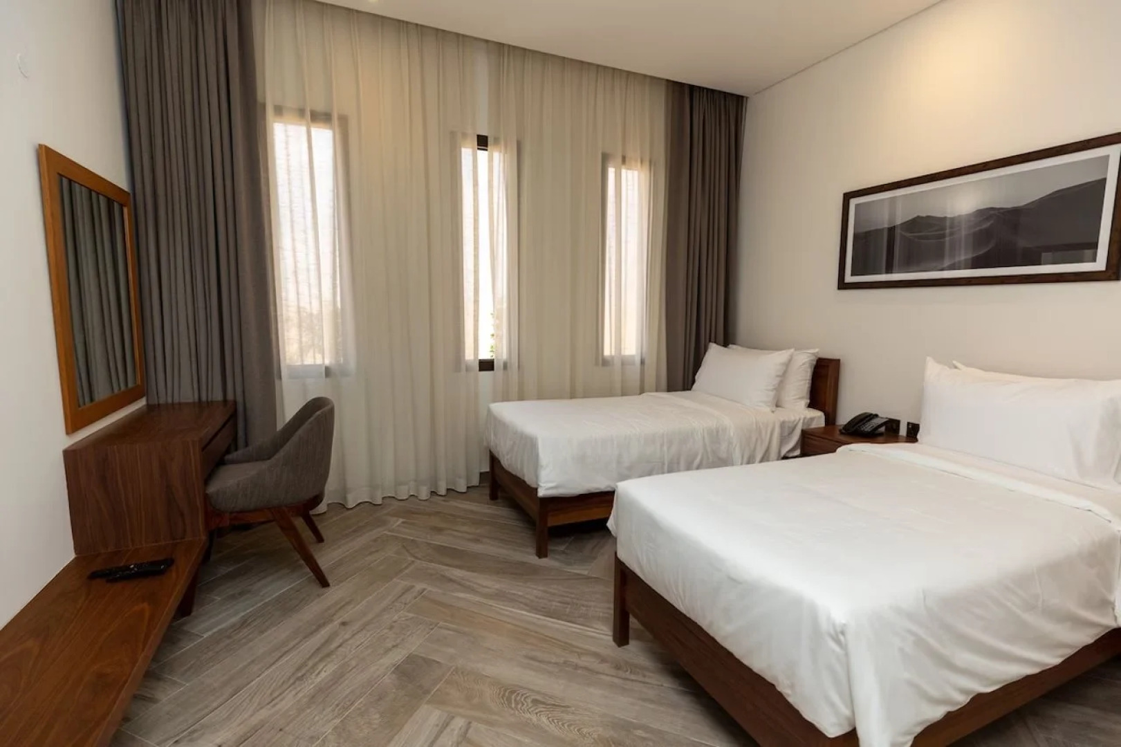 Bab Al Nojoum Bateen Liwa