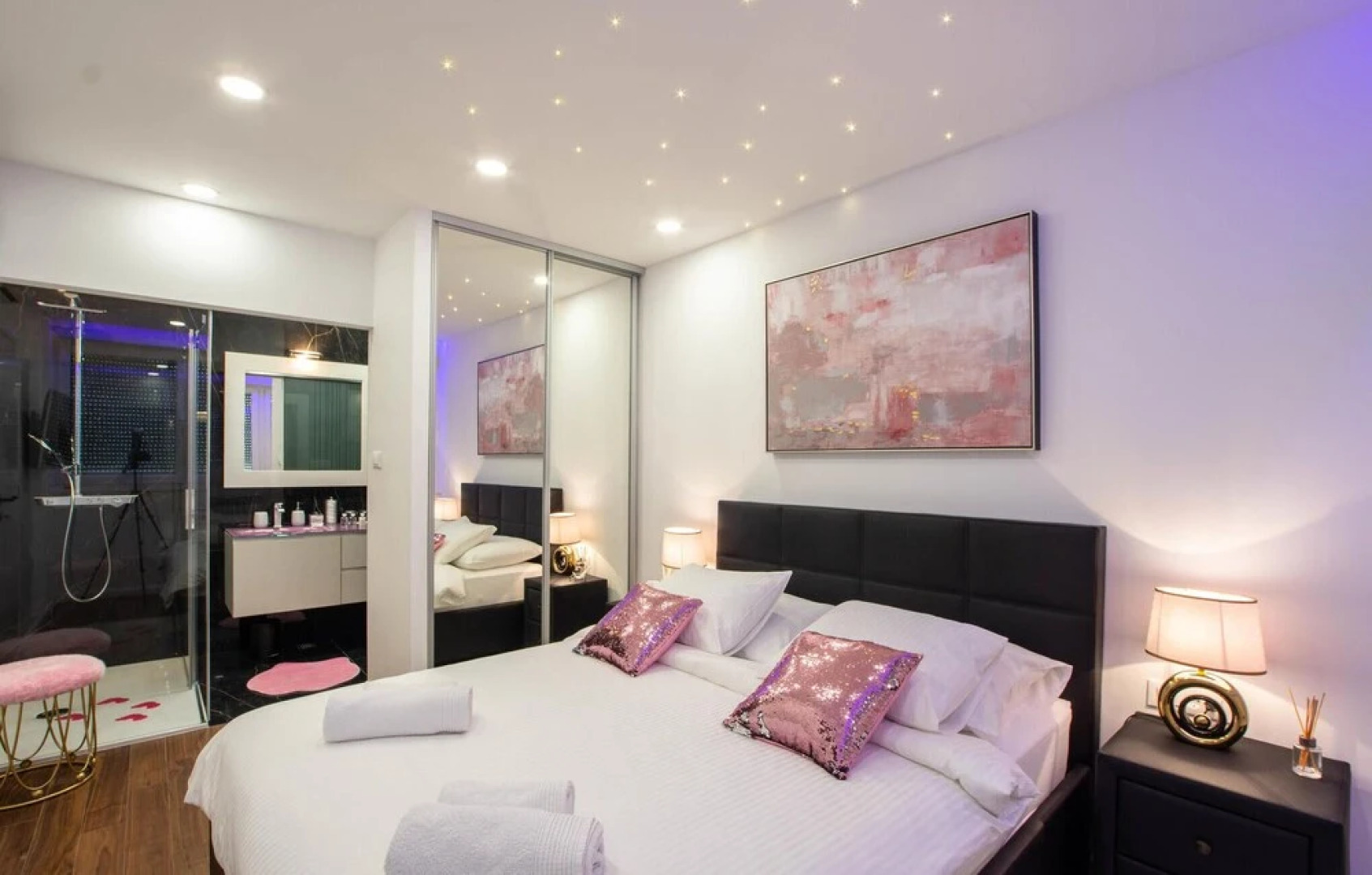 Beautiful Home in Zrnovnica With Sauna, Wifi and Outdoor Swimming Pool