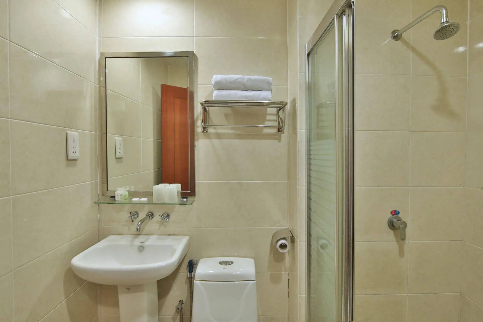 OYO 597 Winner Hotel