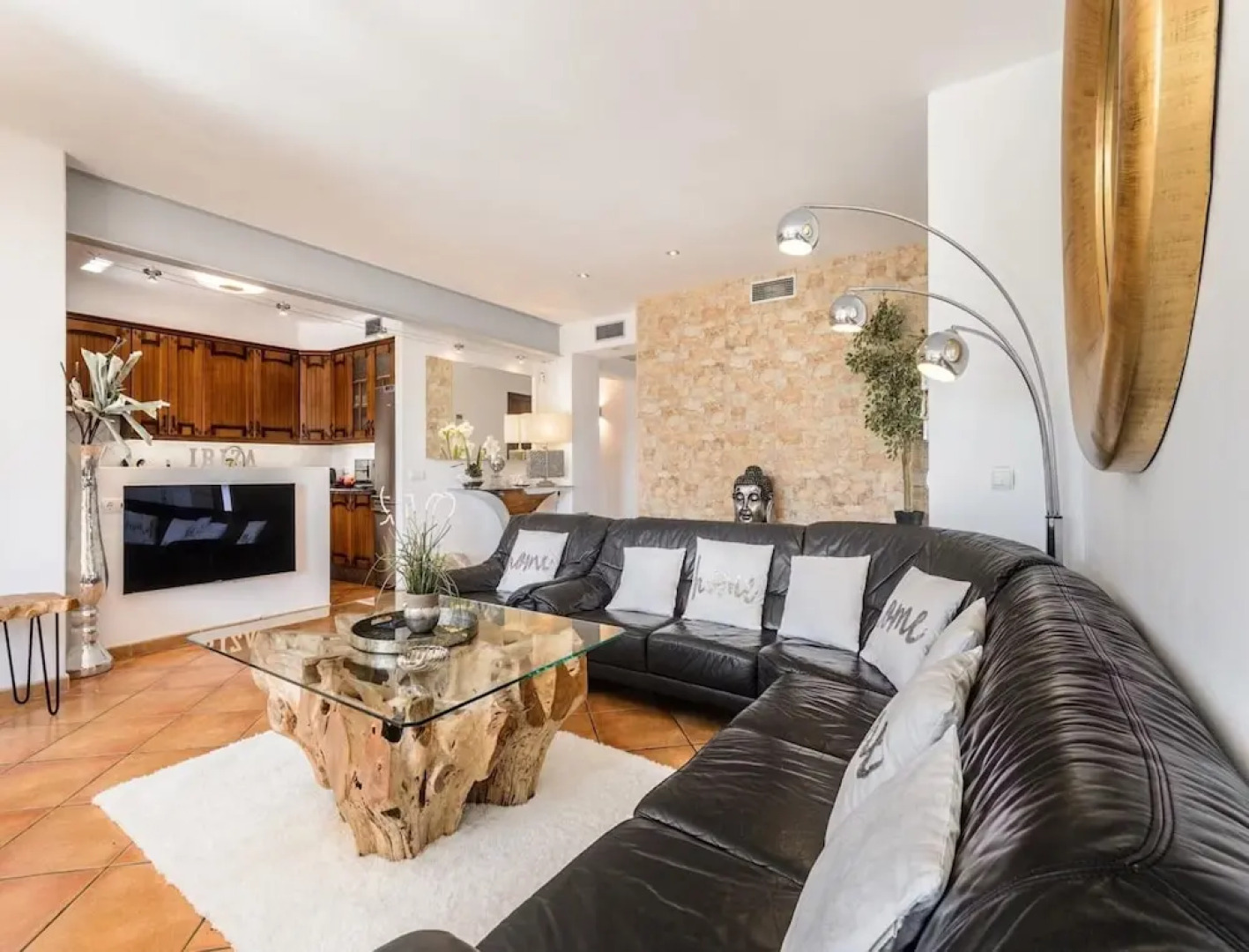 Modern Villa With Pool Near Town