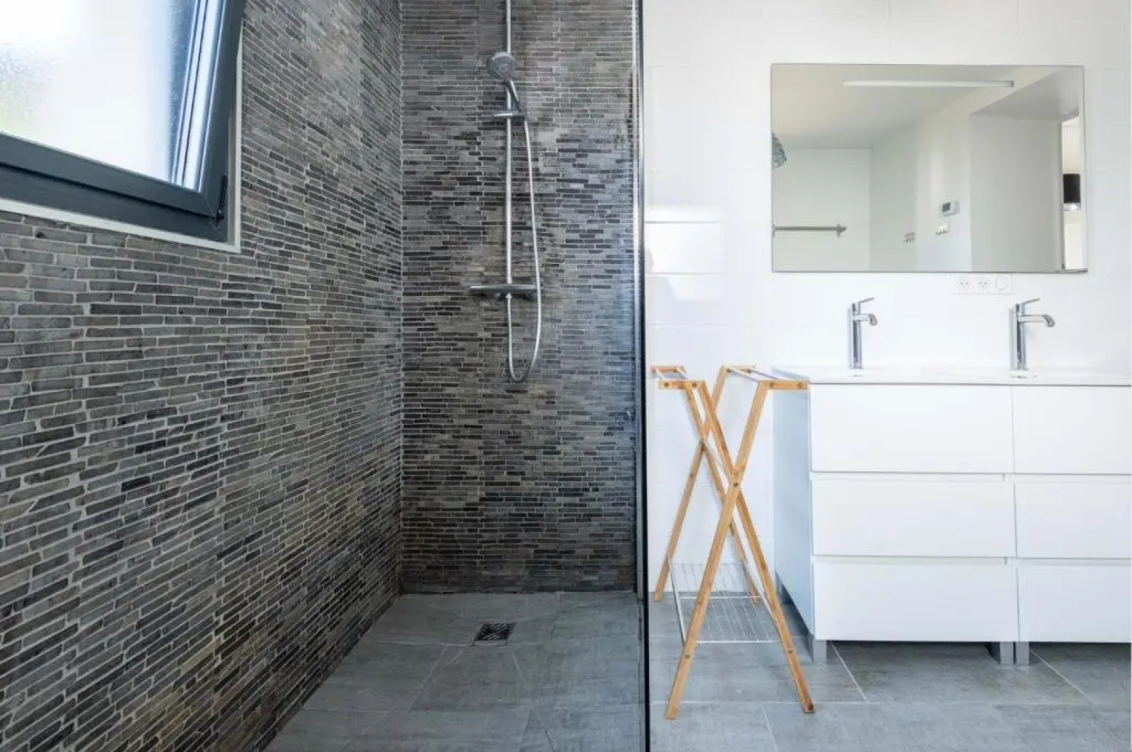 Belle maison familiale et contemporaine avec piscine