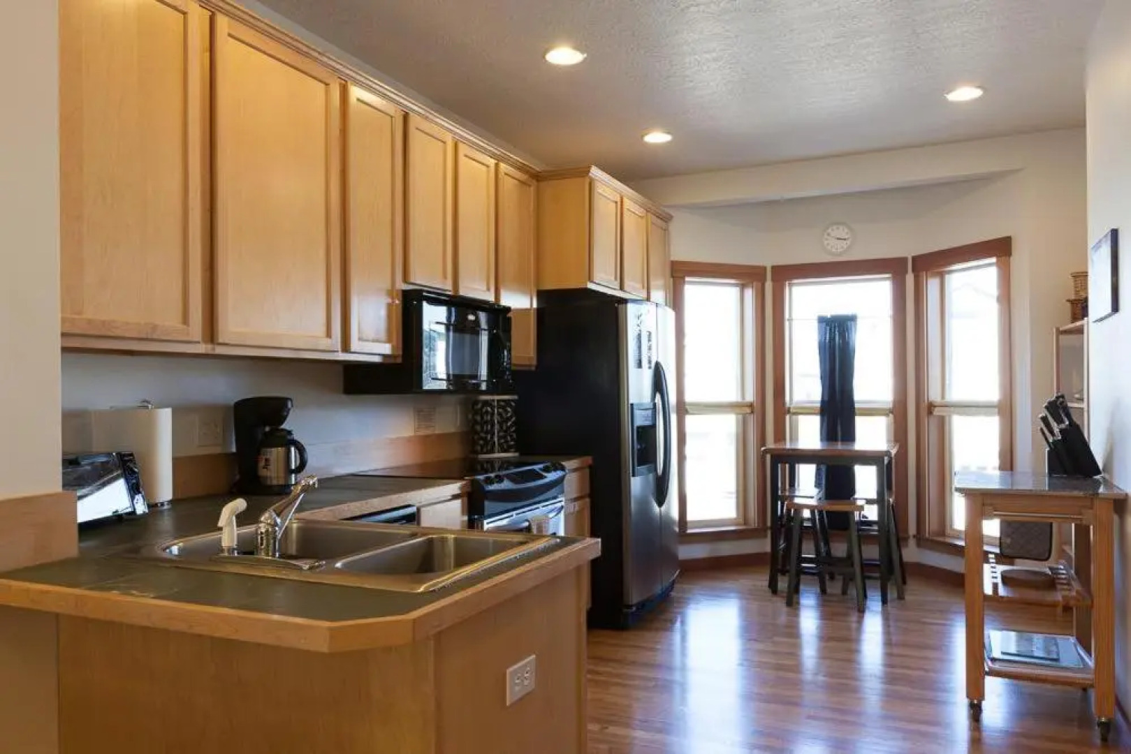 Pet-Friendly Venturi with Fireplace and BBQ on the Deck by RedAwning