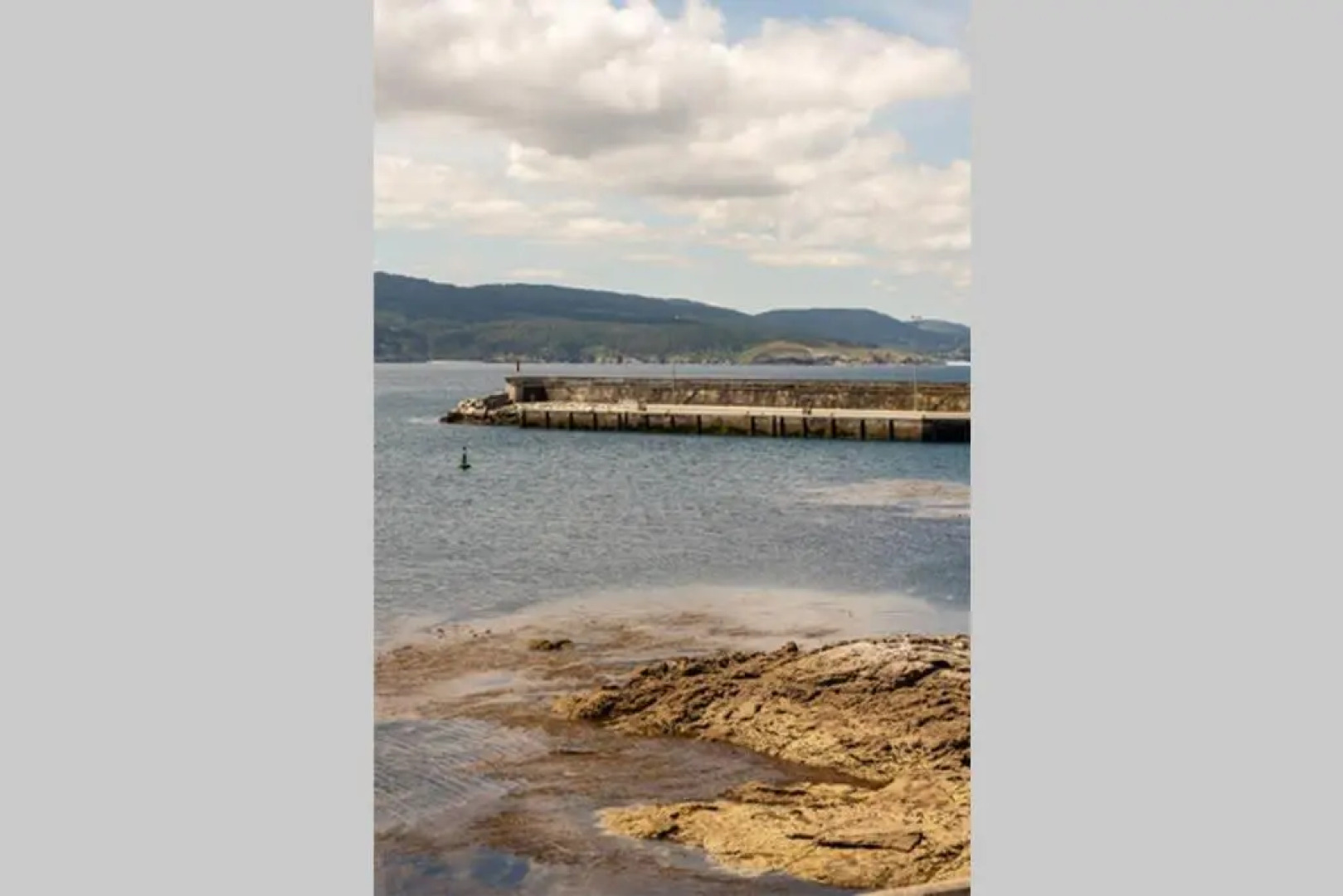 casa en corme encima del mar