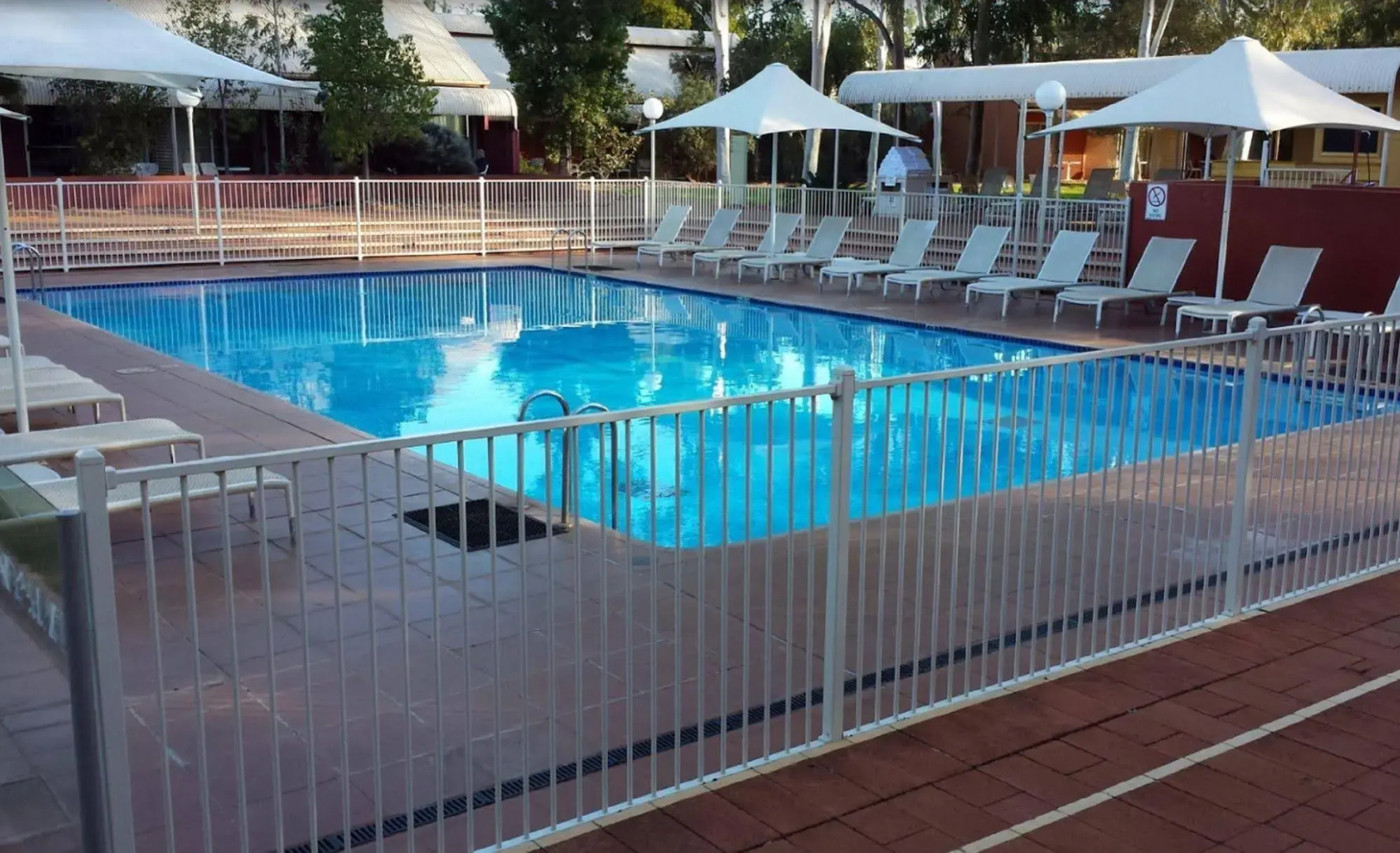 Outback Hotel & Lodge