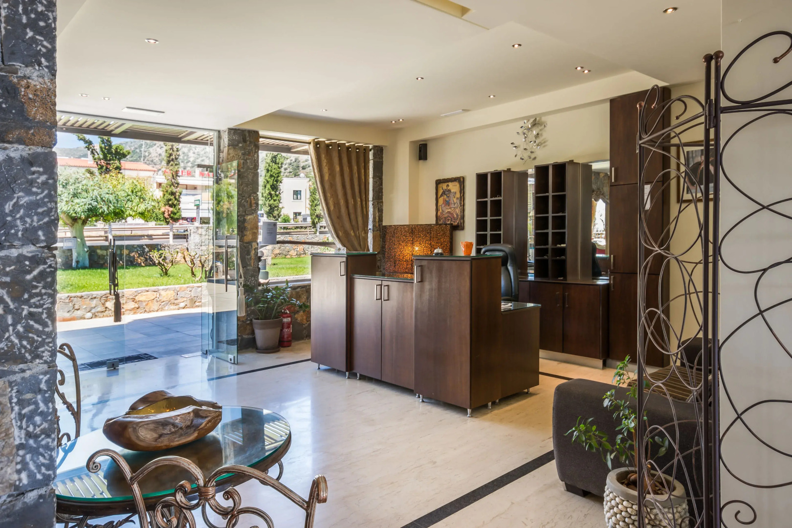 Dias Luxury Studios & Apartments