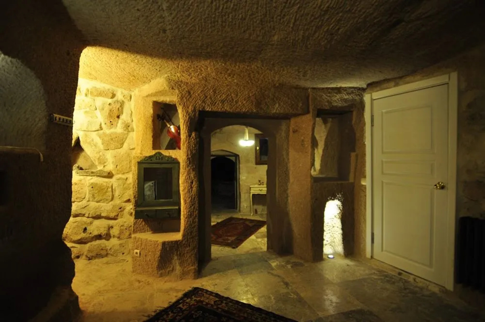 AkCave Suites & Resort