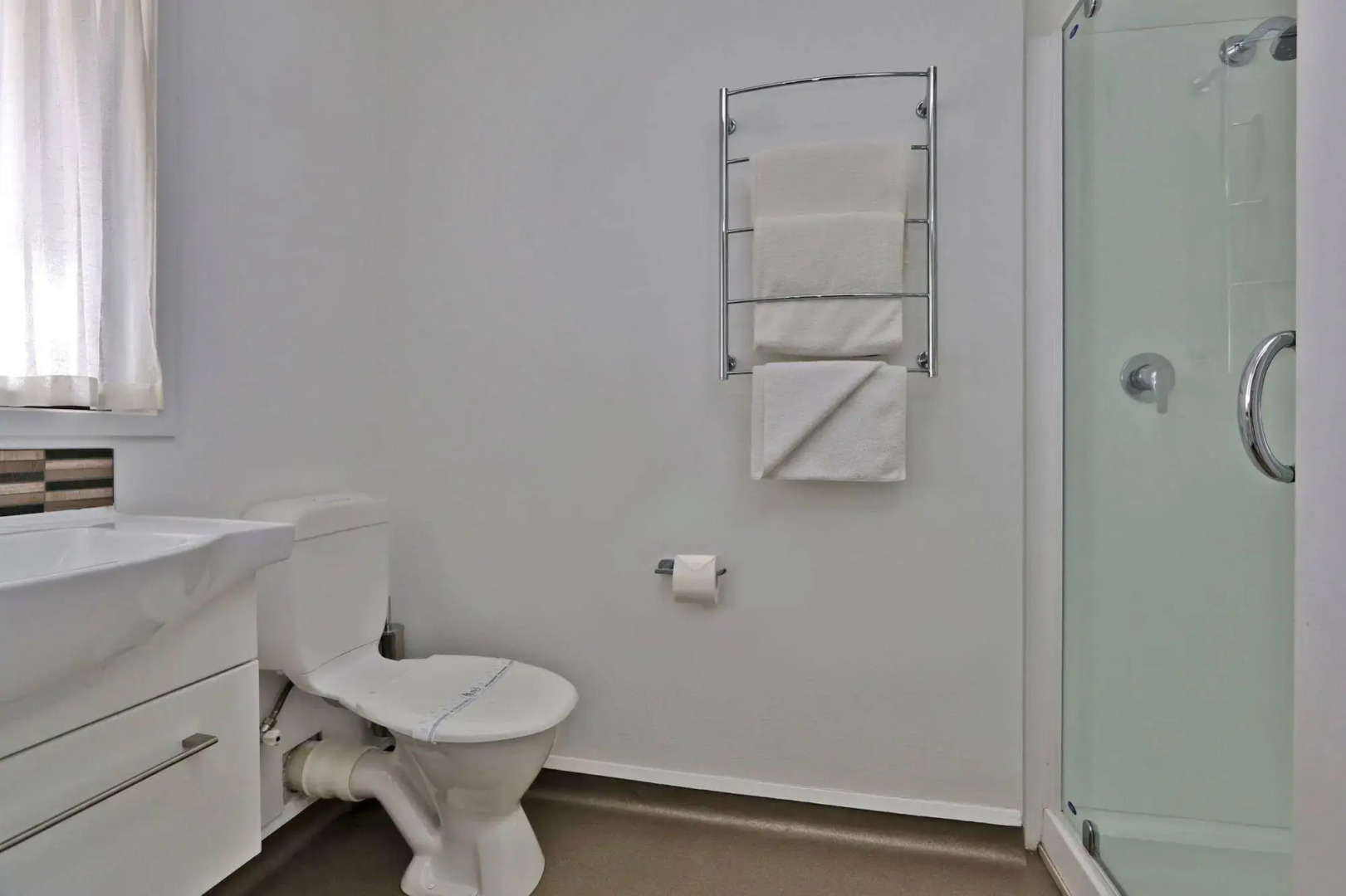 Edgewater Motor Lodge