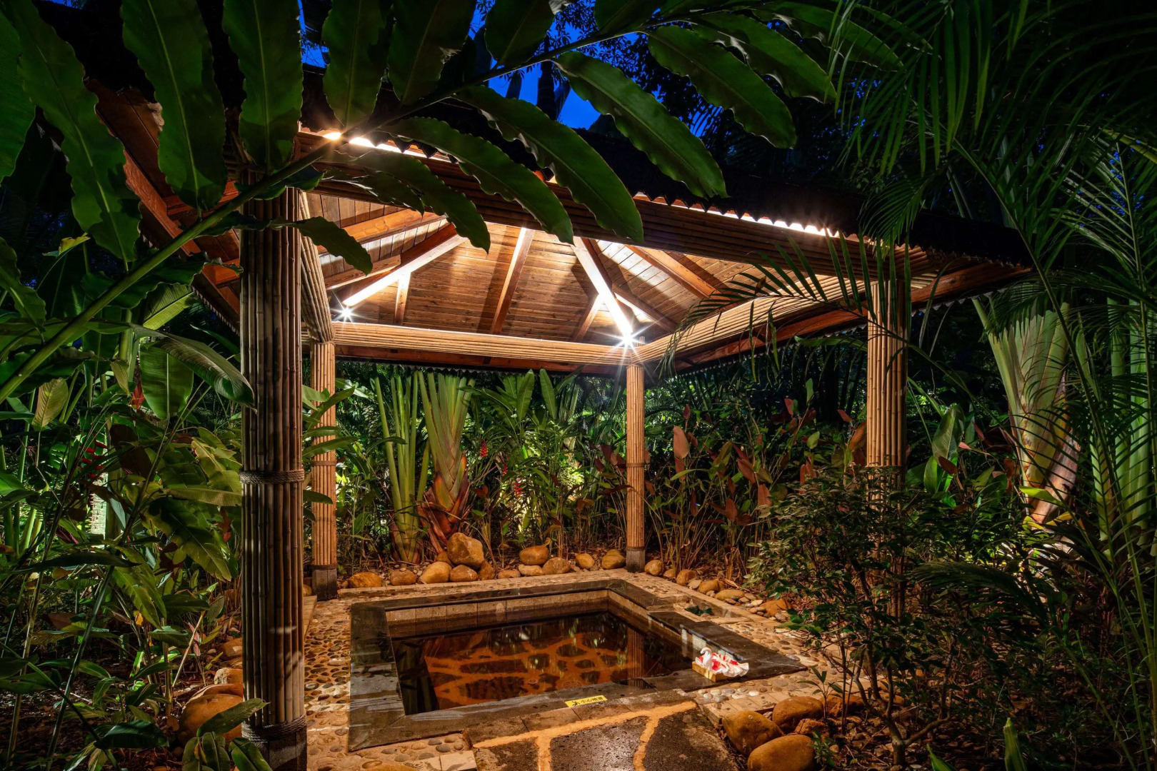 Days Hotel by Wyndham Jinghong Downtown