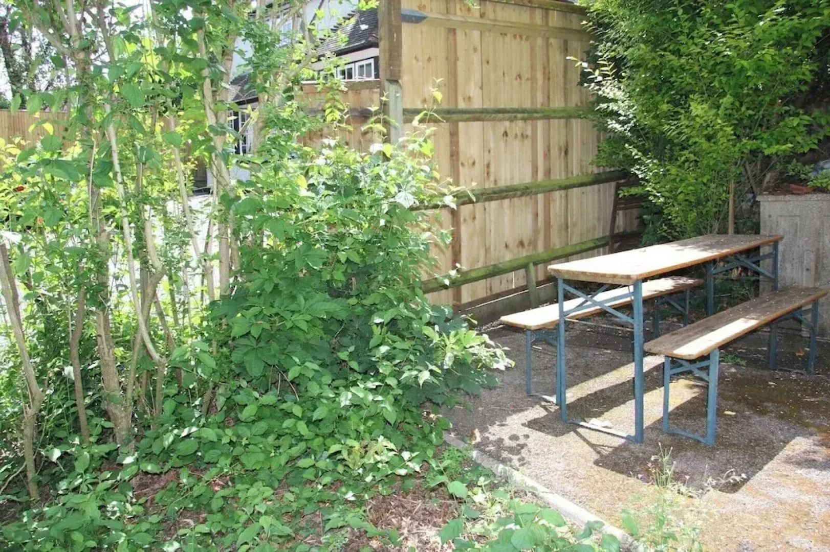 Woodlands Cozy Cottage in Gerrards Cross, Sleeps 2